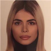 Bonjour, je suis étudiante en mathématiques et informatique à l'Université Américaine de Paris. Je parles l'anglais et le français couramment
